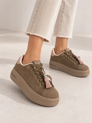 Sneakers donna con zeppa, lacci e dettagli decorativi con nappine