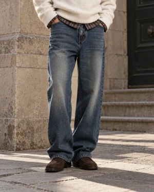 Jeans uomo baggy con lavorazione tono su tono