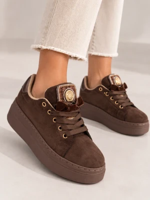 Sneakers donna con zeppa platform, lacci e dettagli decorativi
